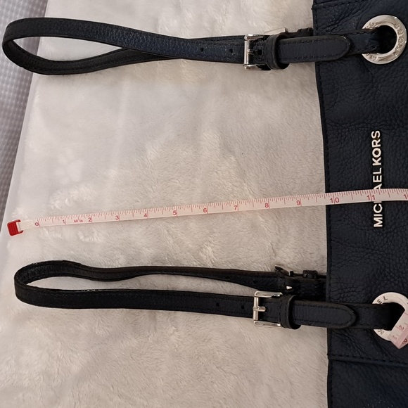 Michael Kors- Authentic  Navy Leather Bag - Picture 16 of 16